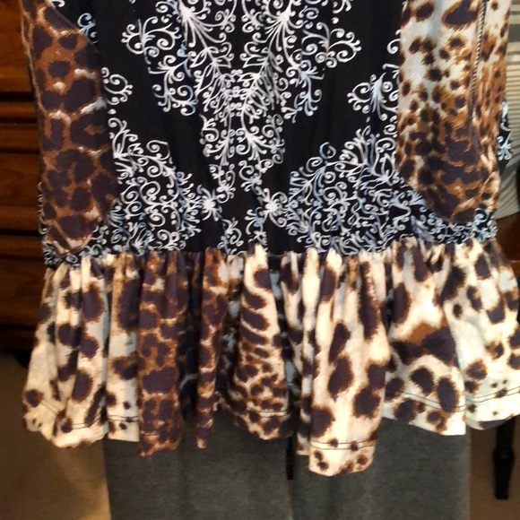 3/20. Trendy edgy top - Picture 3 of 5